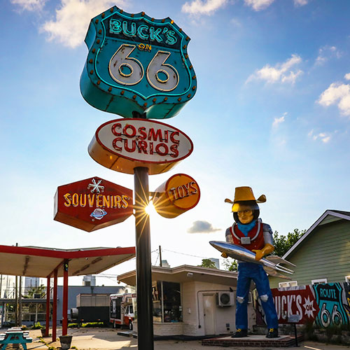Historic U.S. Route 66 2024 Travel Guide and Trip Planner, tips for driving  the Mother Road, photos, maps, roadside attractions, things to see, hotels  and cities along the route